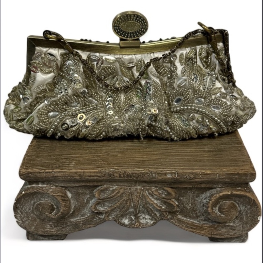 Vintage Silver Beaded Sequin Clutch | Handbag W/ Extra Shoulder Strap USED ONCE